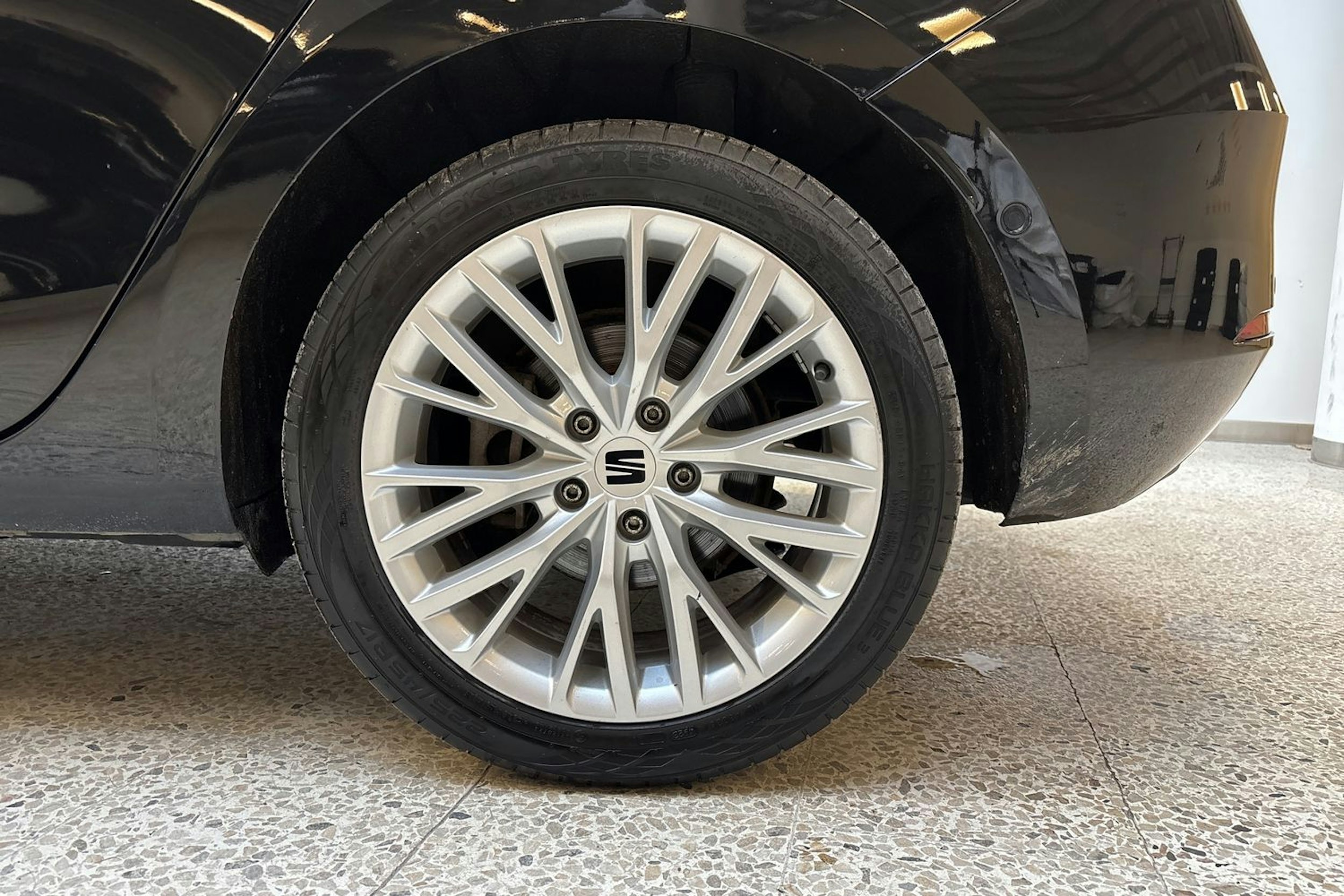 musta SEAT Leon 2021 kuva 22.