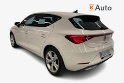 valkoinen SEAT Leon 2021 kuva 2.