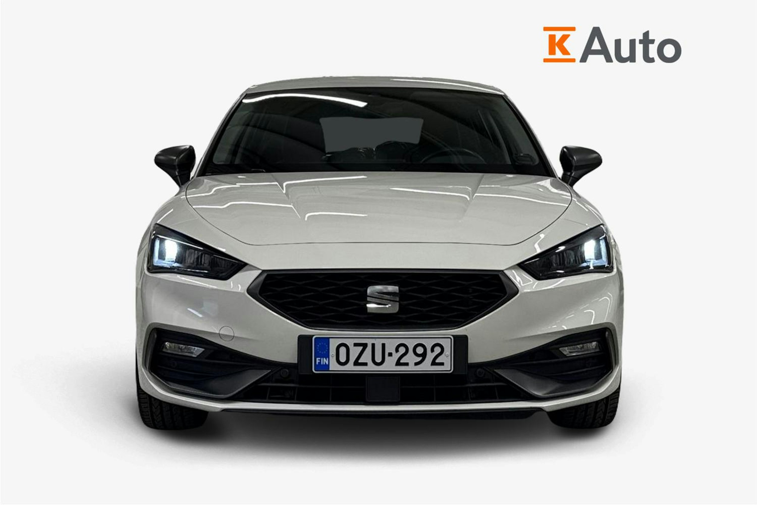 valkoinen SEAT Leon 2021 kuva 5.