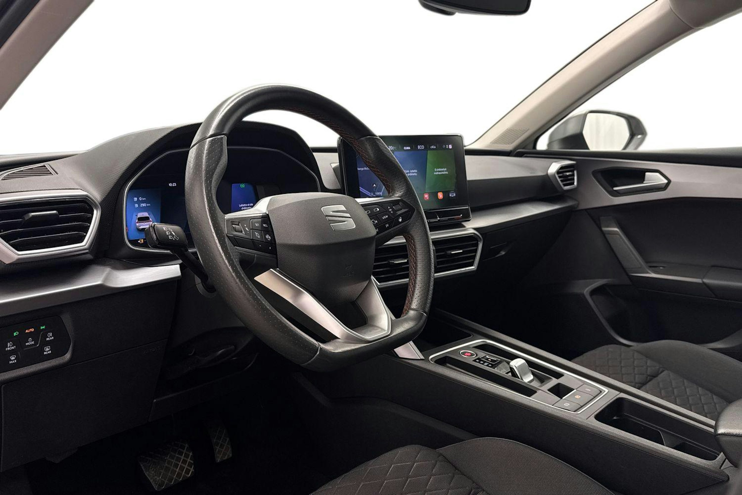 valkoinen SEAT Leon 2021 kuva 7.