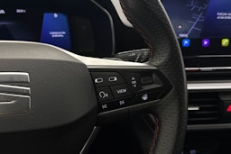 valkoinen SEAT Leon 2021 kuva 16.