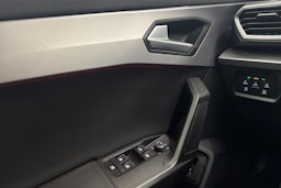 valkoinen SEAT Leon 2021 kuva 18.