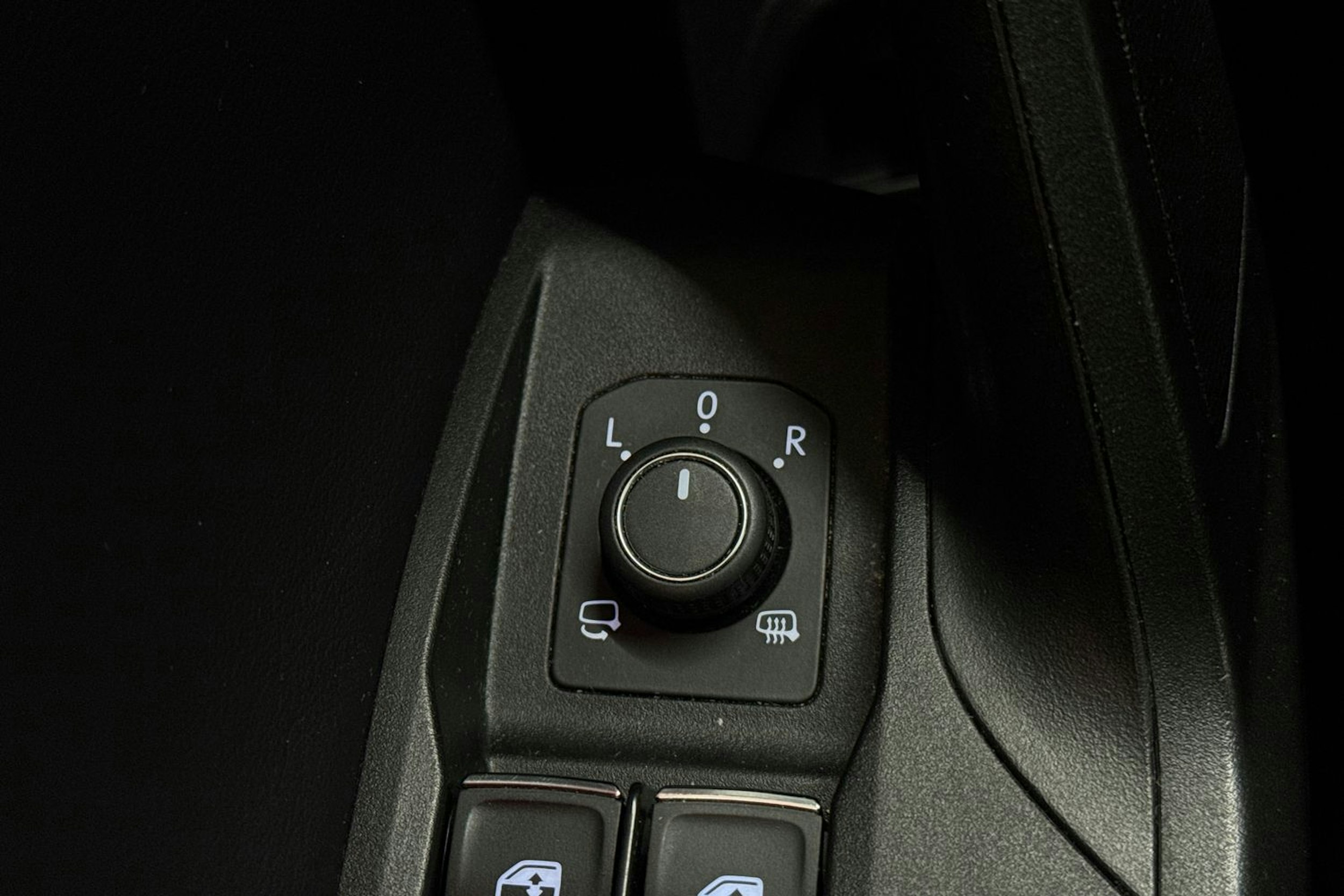 valkoinen SEAT Leon 2021 kuva 19.