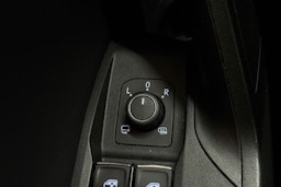valkoinen SEAT Leon 2021 kuva 19.