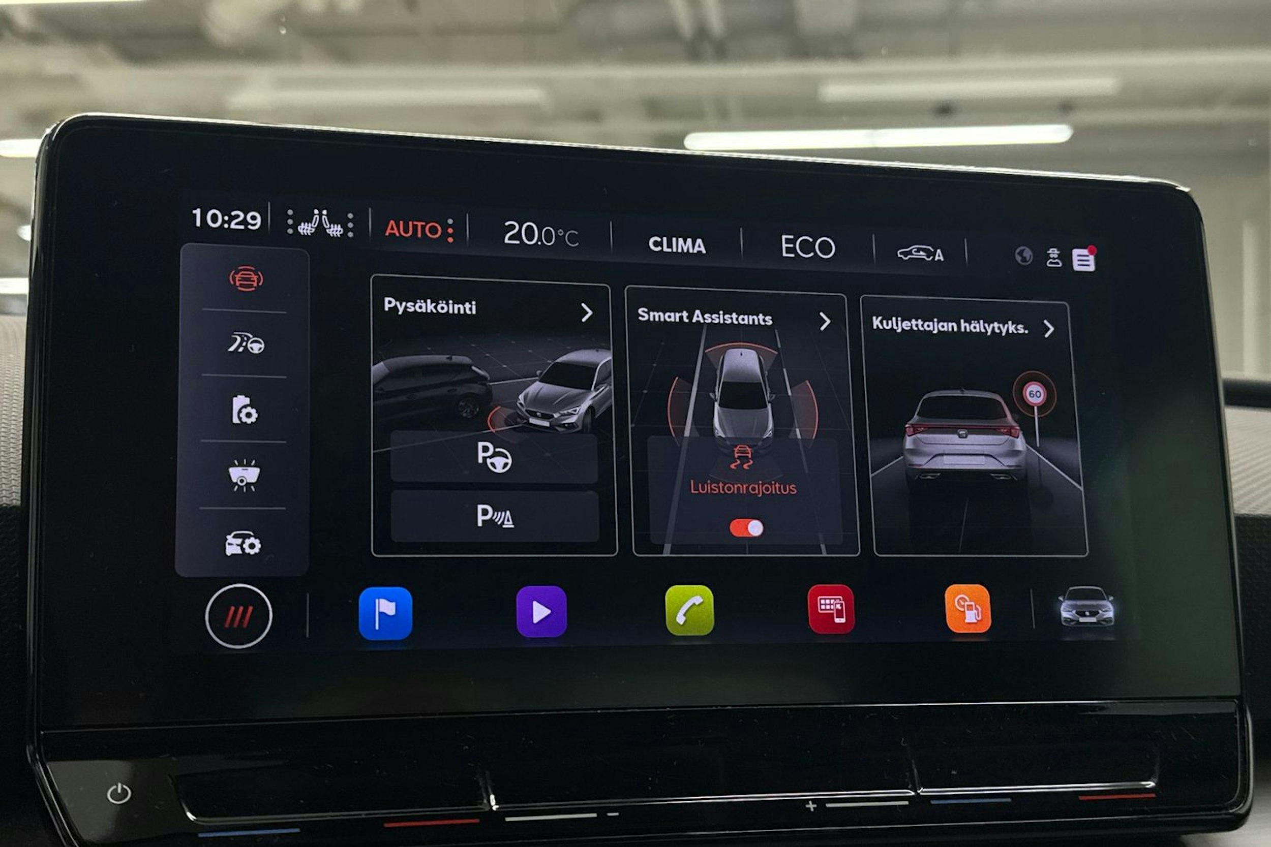 valkoinen SEAT Leon 2021 kuva 29.