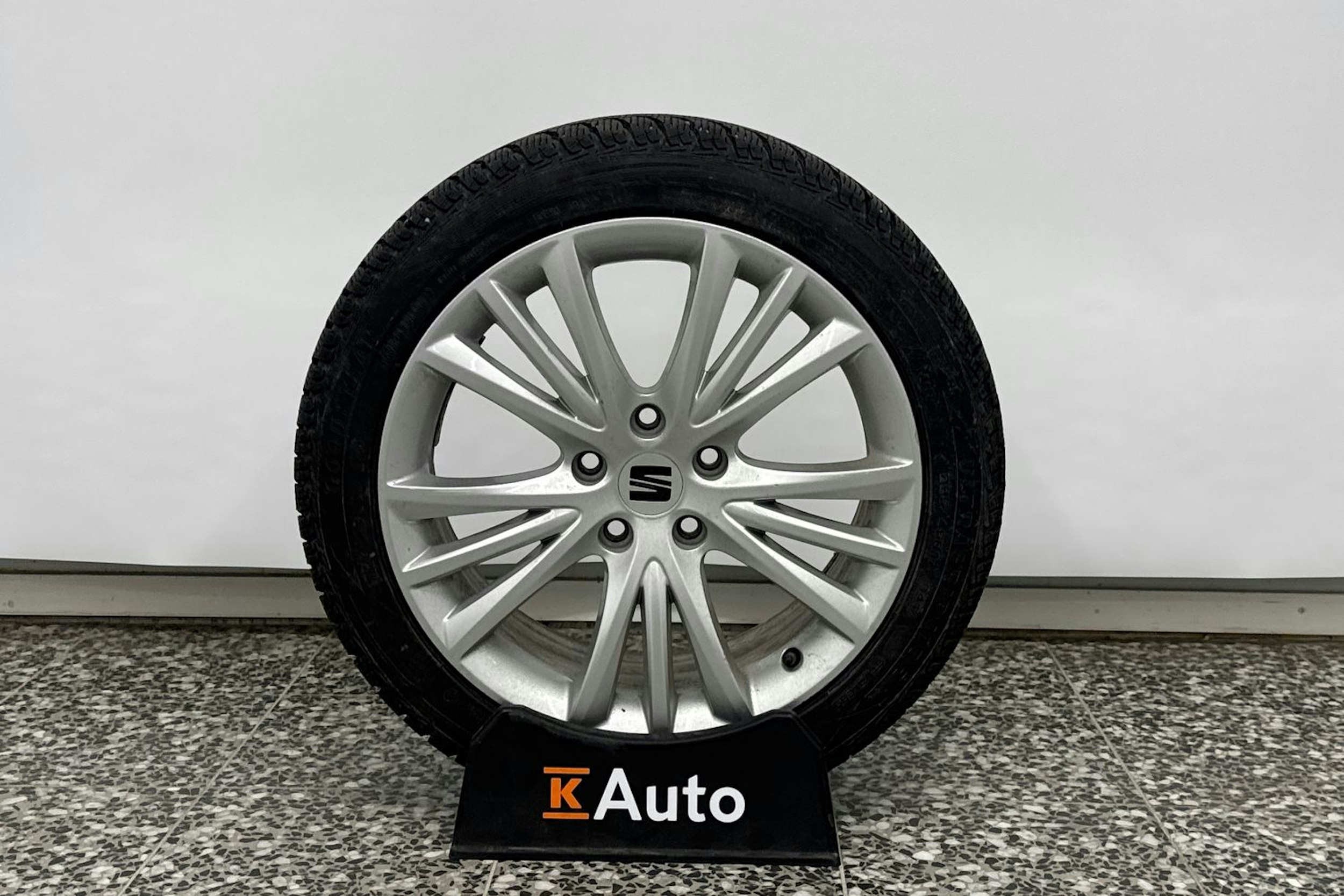 valkoinen SEAT Leon 2021 kuva 40.