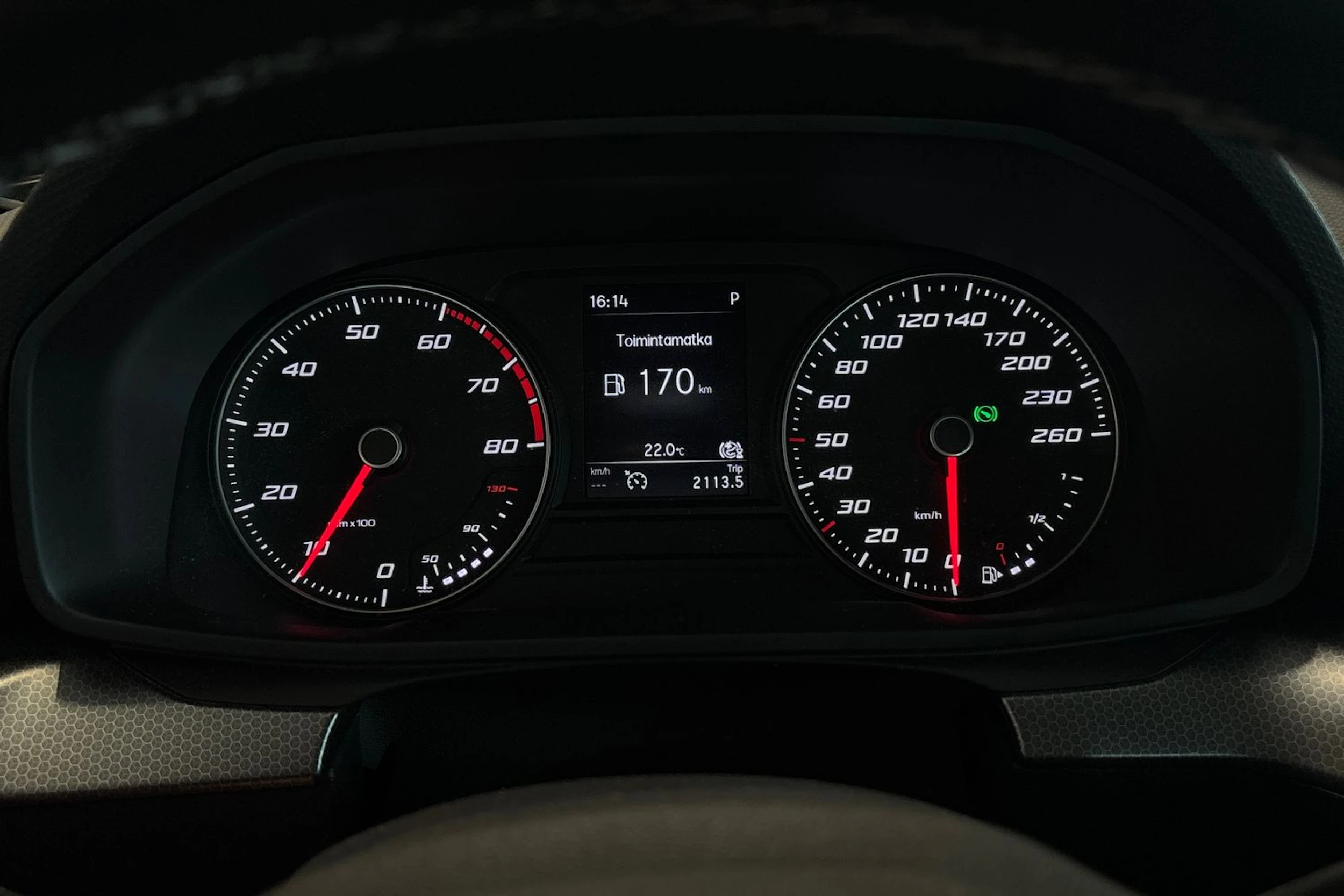 valkoinen SEAT Leon 2021 kuva 6.