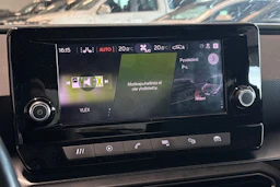 valkoinen SEAT Leon 2021 kuva 7.