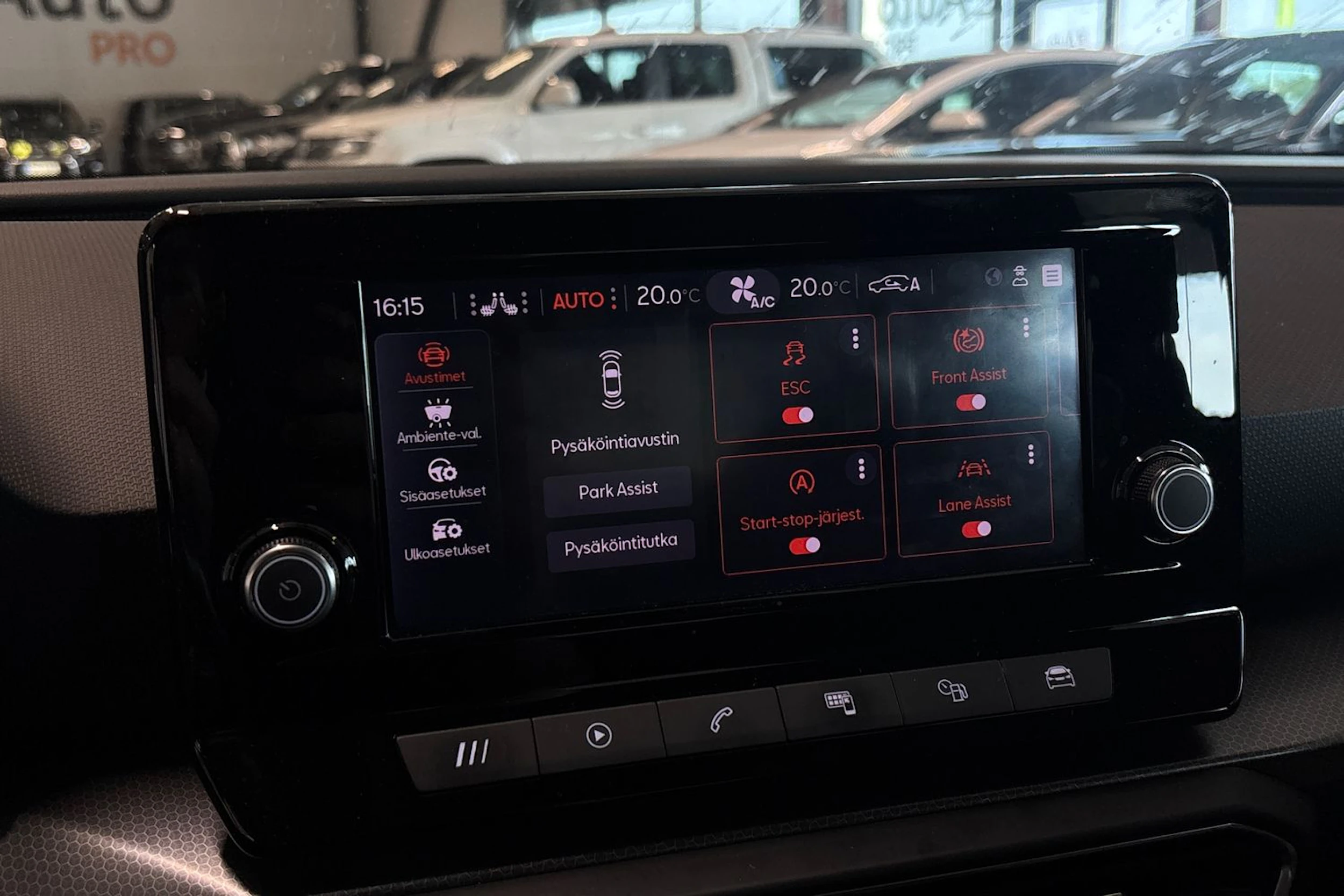 valkoinen SEAT Leon 2021 kuva 8.