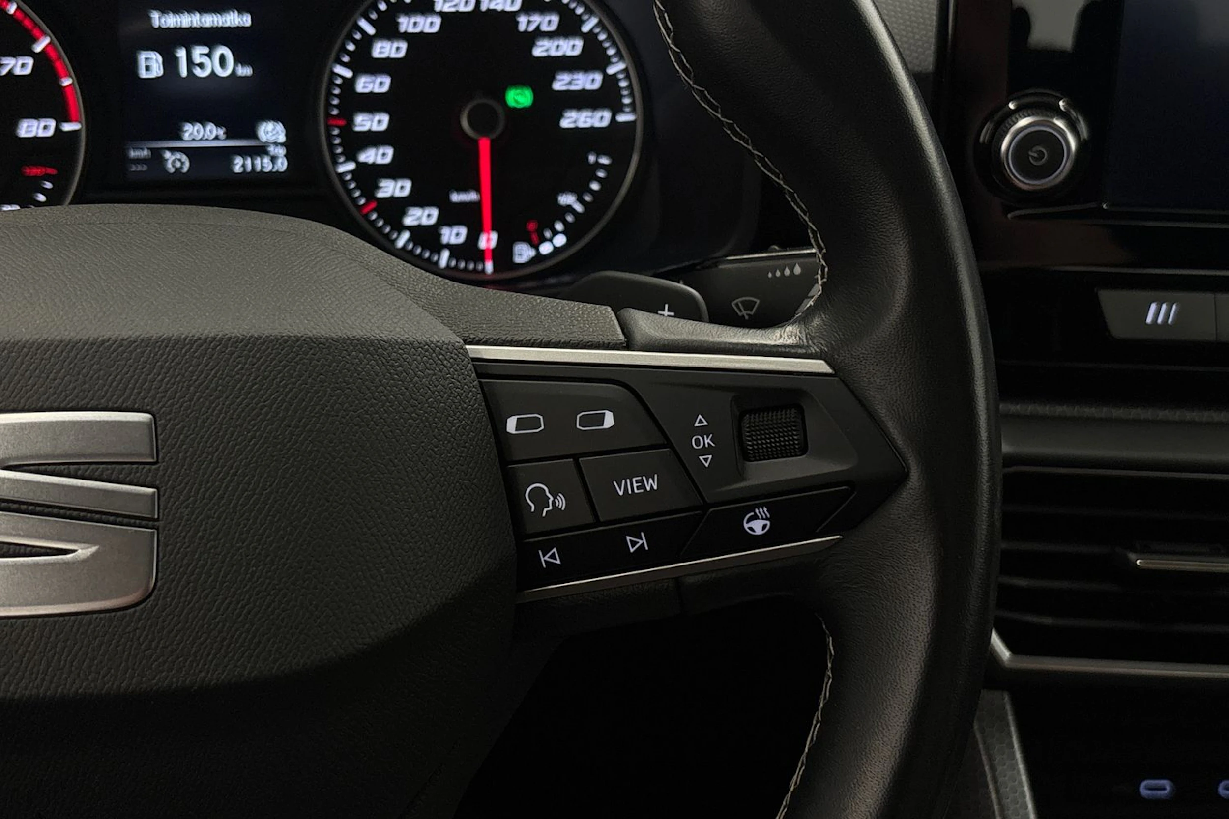 valkoinen SEAT Leon 2021 kuva 15.