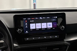 valkoinen SEAT Leon 2021 kuva 16.