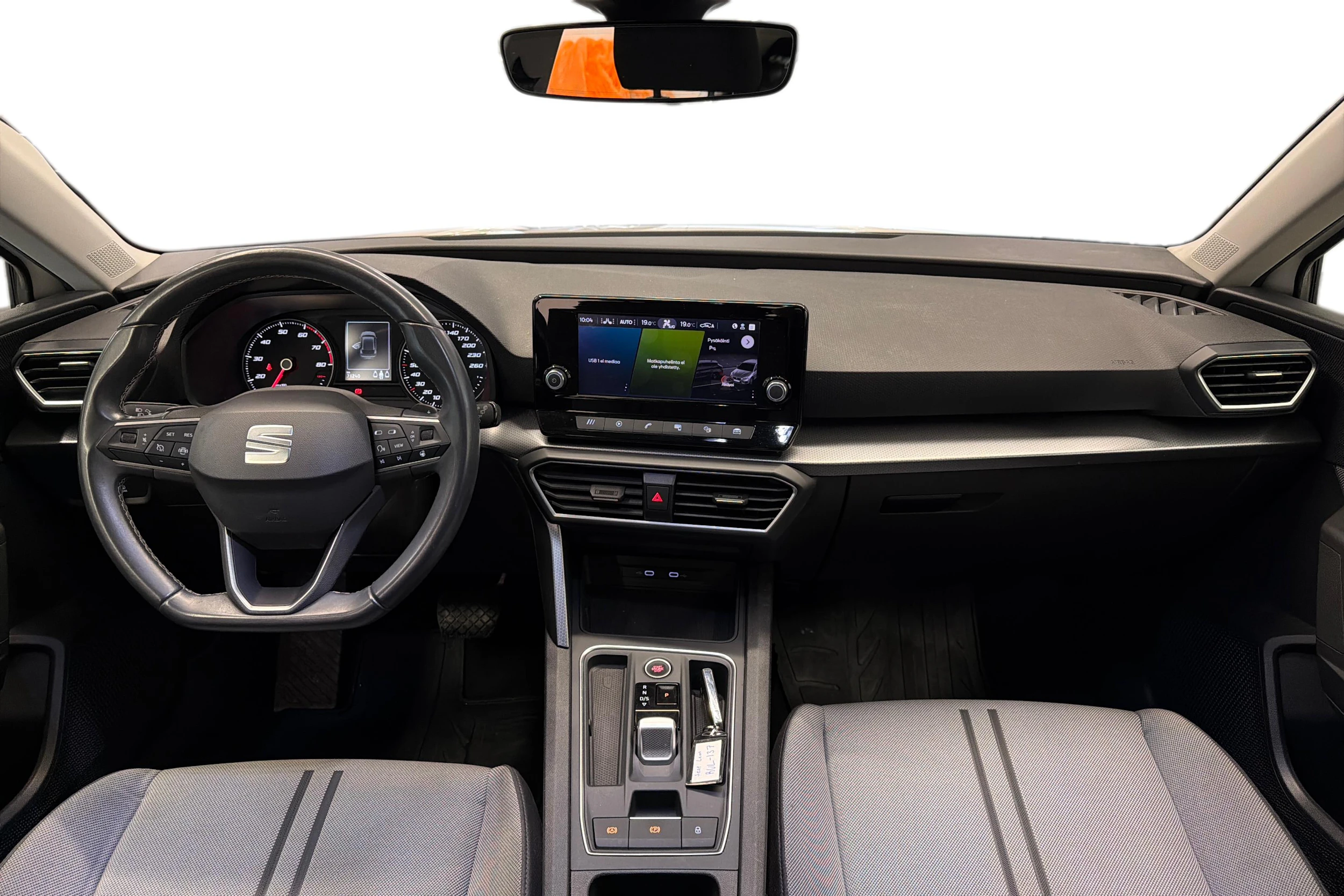 valkoinen SEAT Leon 2021 kuva 7.