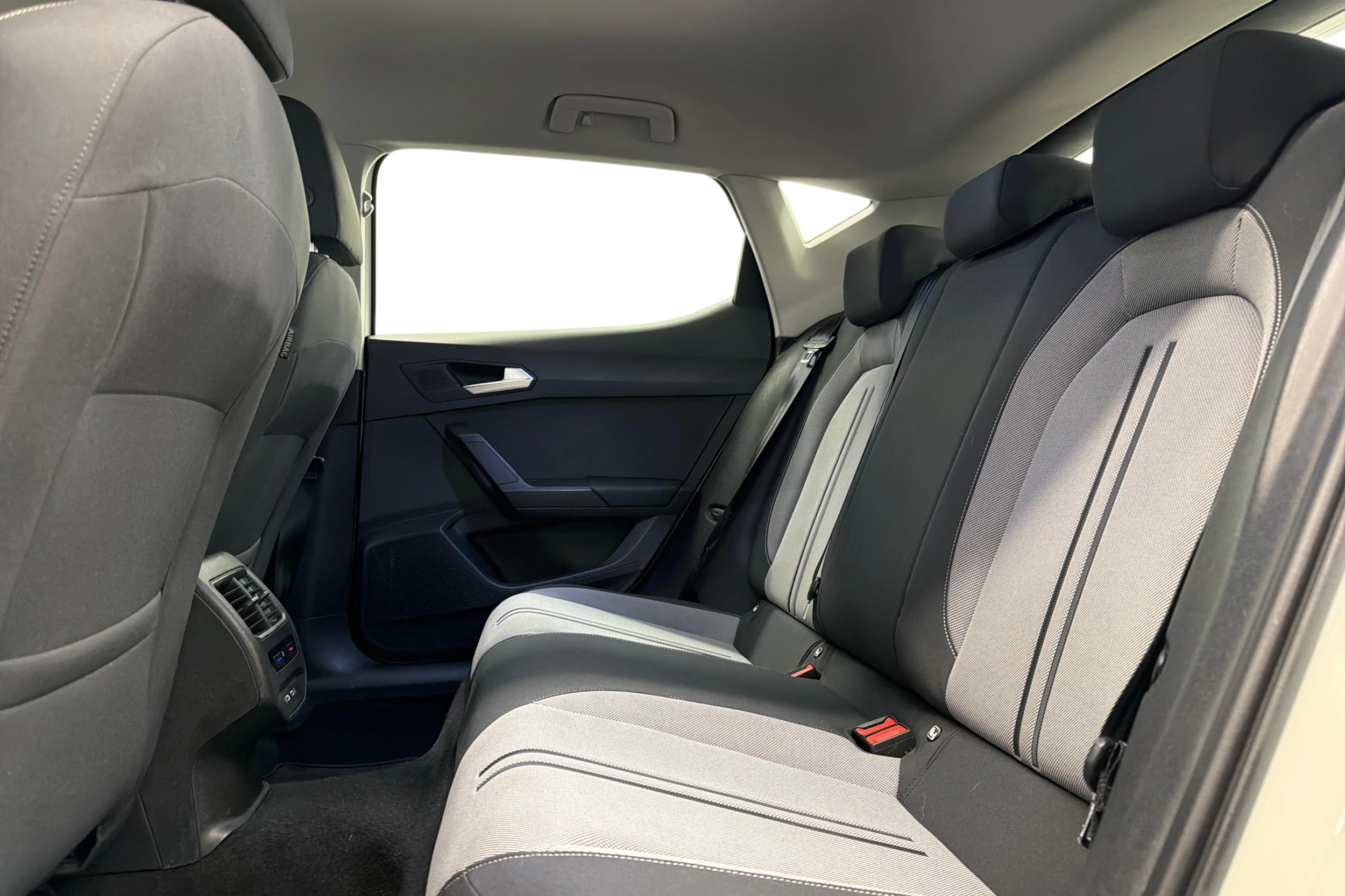 valkoinen SEAT Leon 2021 kuva 8.