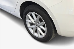 valkoinen SEAT Leon 2021 kuva 9.