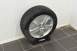 valkoinen SEAT Leon 2021 kuva 10.