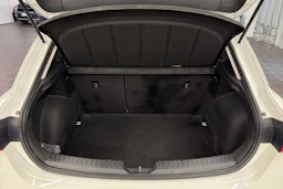 valkoinen SEAT Leon 2021 kuva 11.