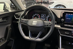 valkoinen SEAT Leon 2021 kuva 14.