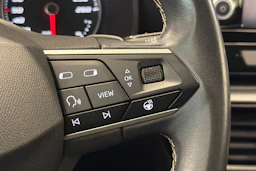 valkoinen SEAT Leon 2021 kuva 16.