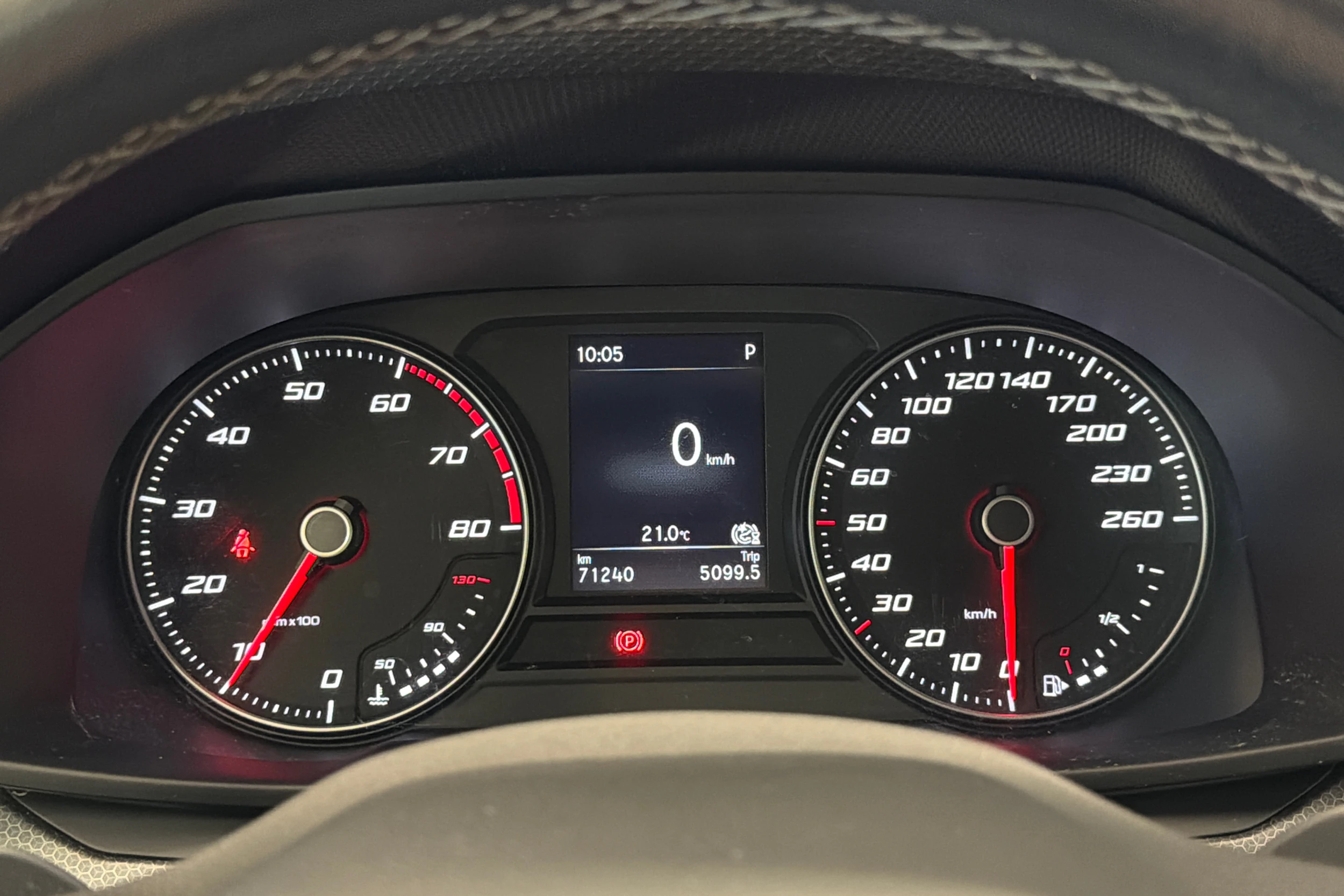 valkoinen SEAT Leon 2021 kuva 17.