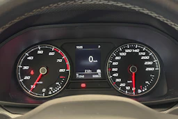 valkoinen SEAT Leon 2021 kuva 17.