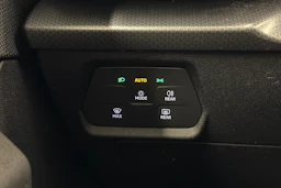 valkoinen SEAT Leon 2021 kuva 18.