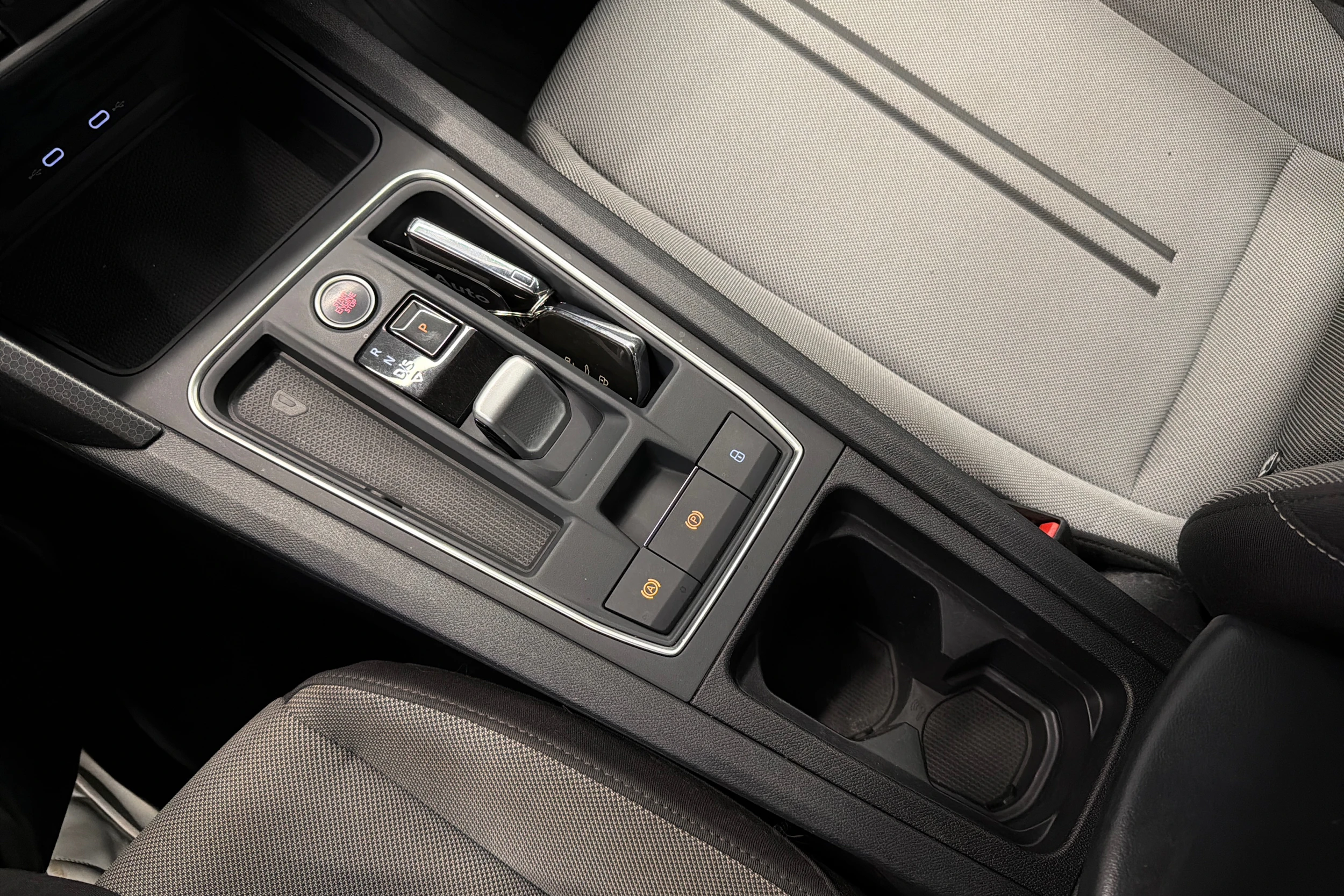 valkoinen SEAT Leon 2021 kuva 19.