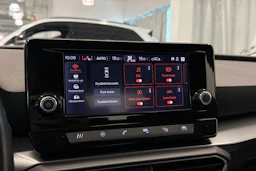 valkoinen SEAT Leon 2021 kuva 22.