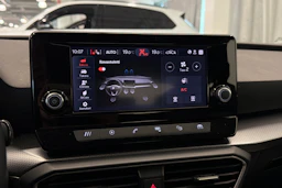 valkoinen SEAT Leon 2021 kuva 23.