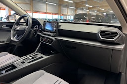 valkoinen SEAT Leon 2021 kuva 14.