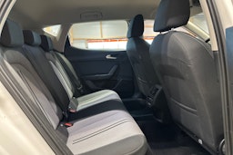valkoinen SEAT Leon 2021 kuva 16.