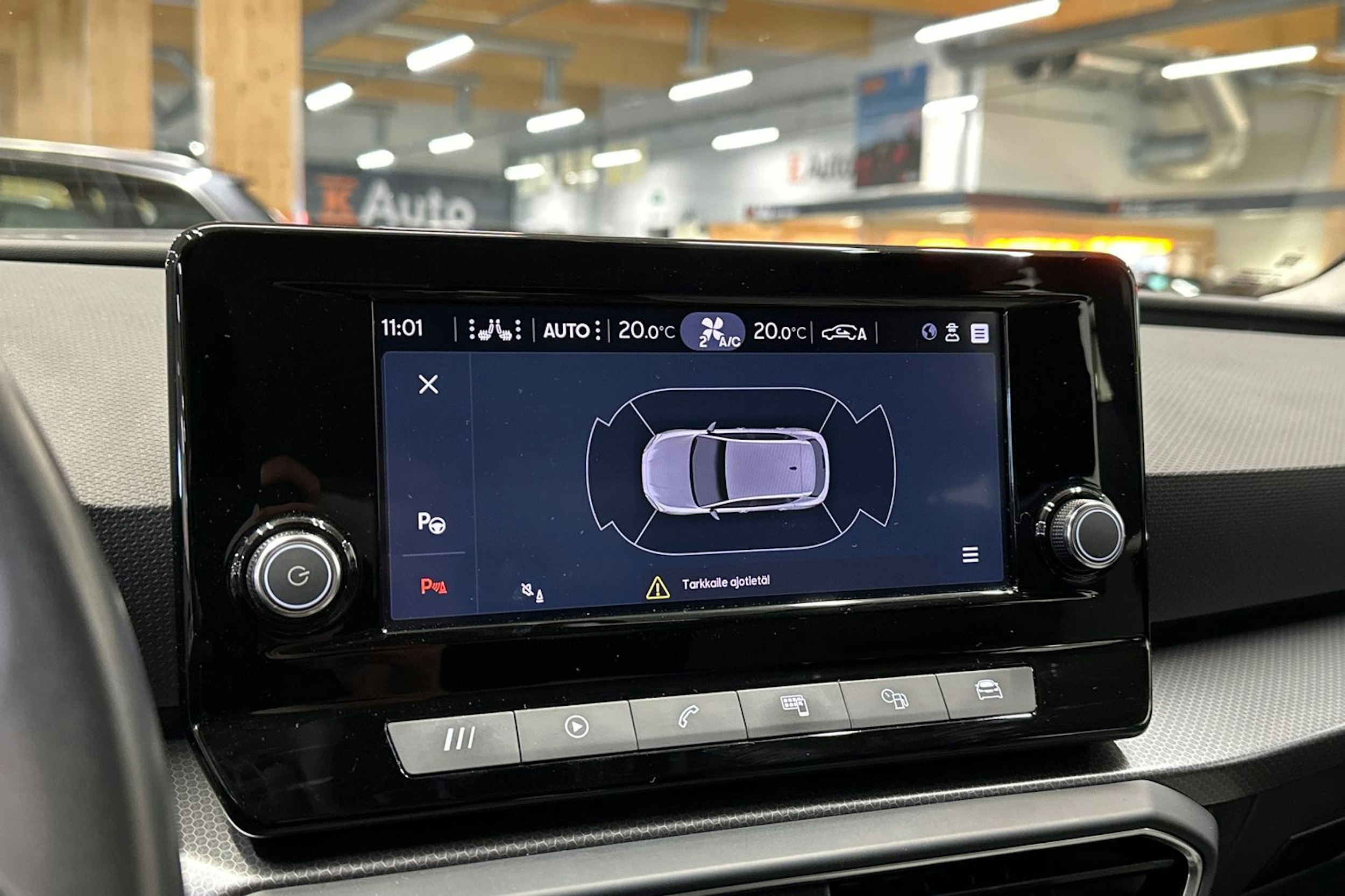valkoinen SEAT Leon 2021 kuva 18.