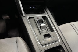 valkoinen SEAT Leon 2021 kuva 21.