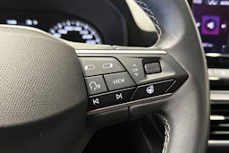 valkoinen SEAT Leon 2021 kuva 24.