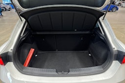 valkoinen SEAT Leon 2021 kuva 27.