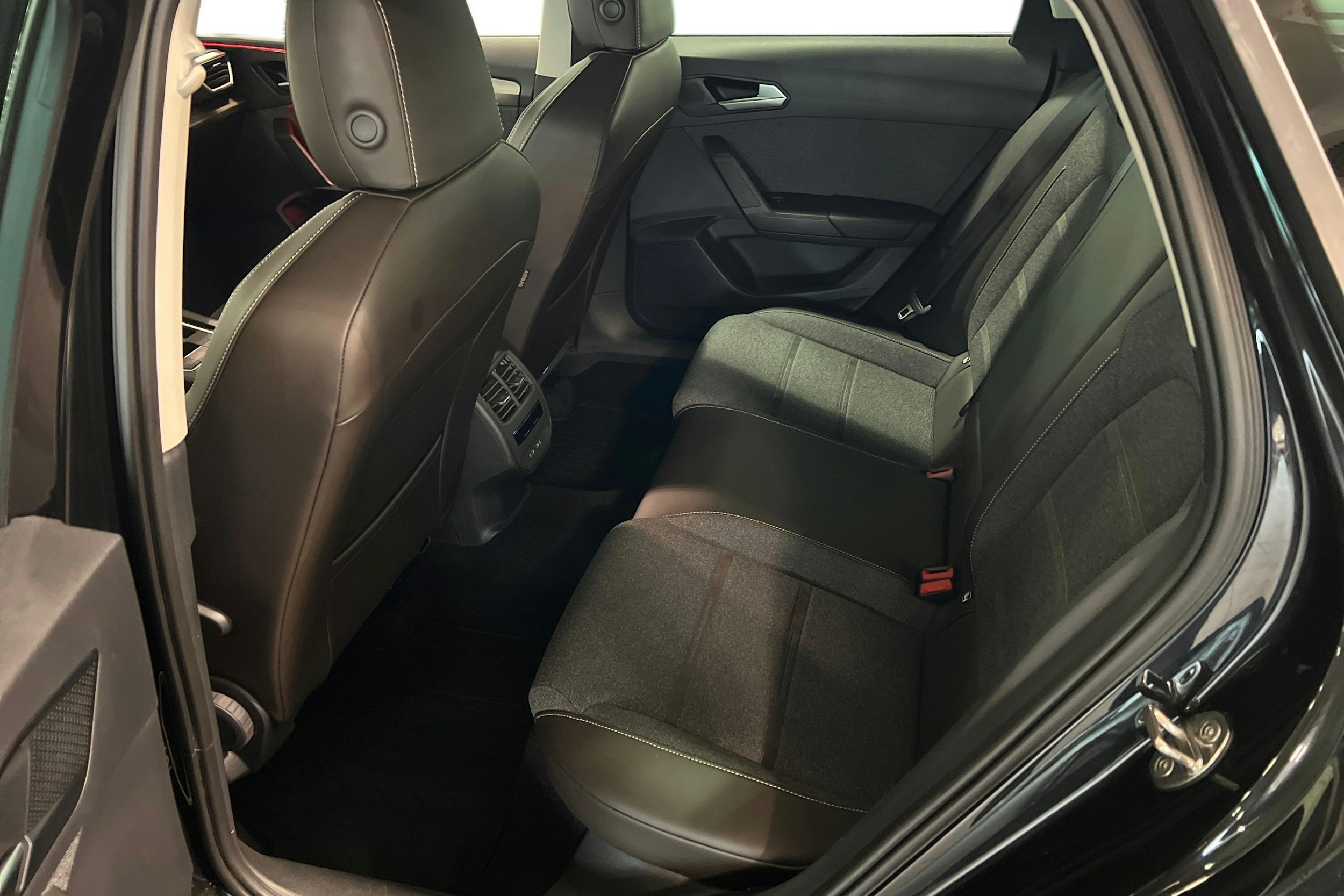 musta SEAT Leon 2021 kuva 10.