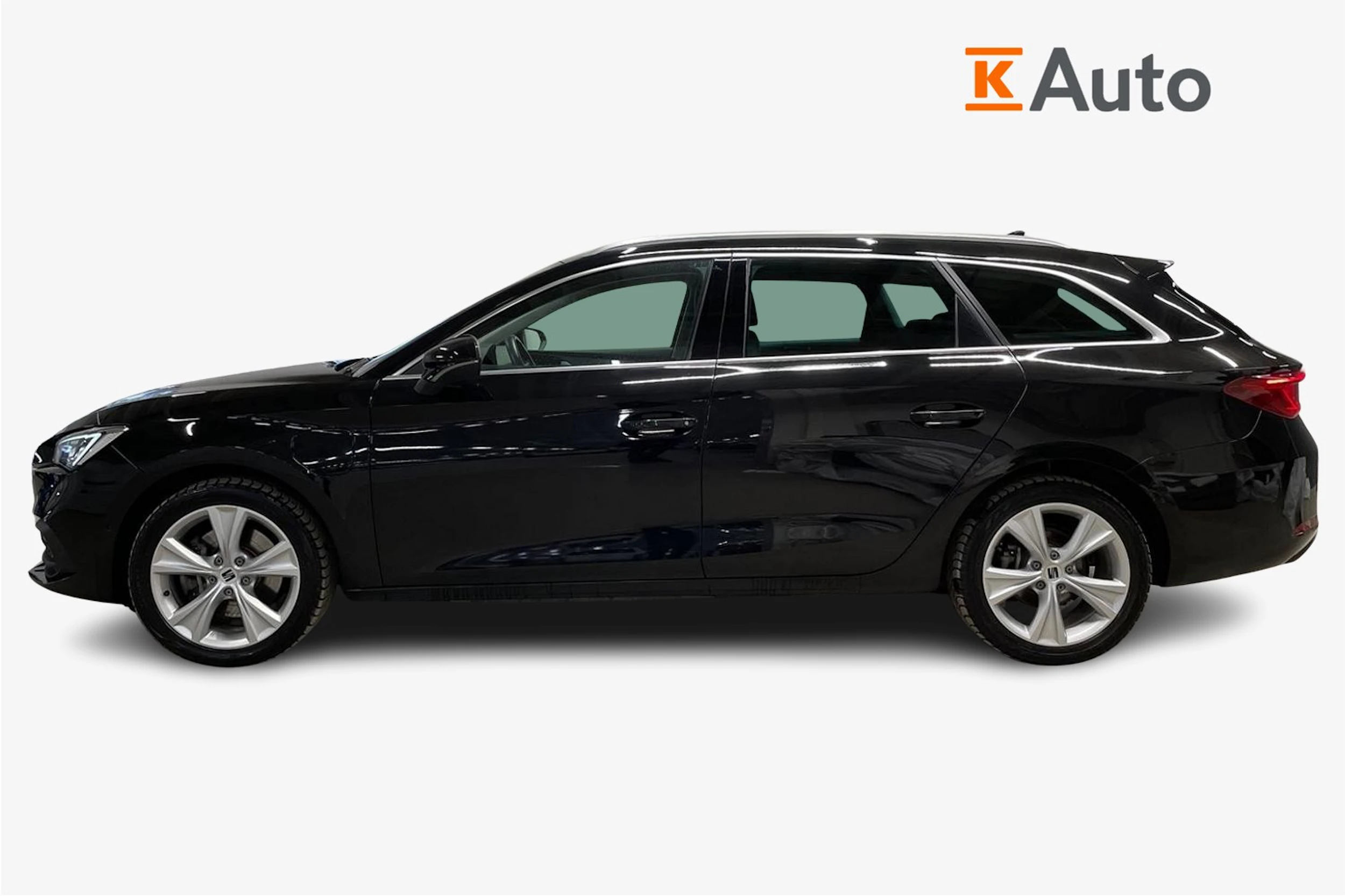 musta SEAT Leon Sportstourer 2022 kuva 5.