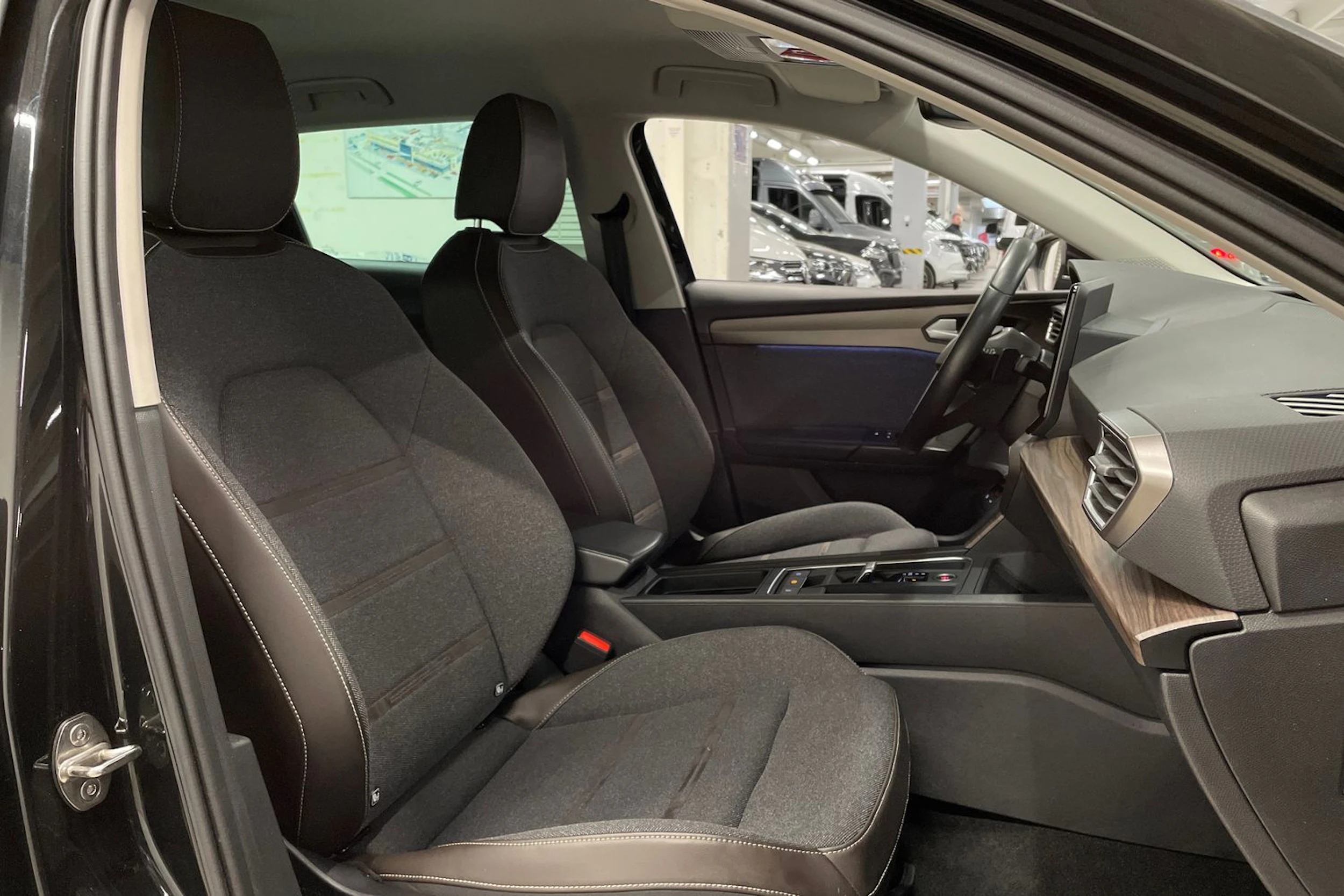 musta SEAT Leon Sportstourer 2022 kuva 25.