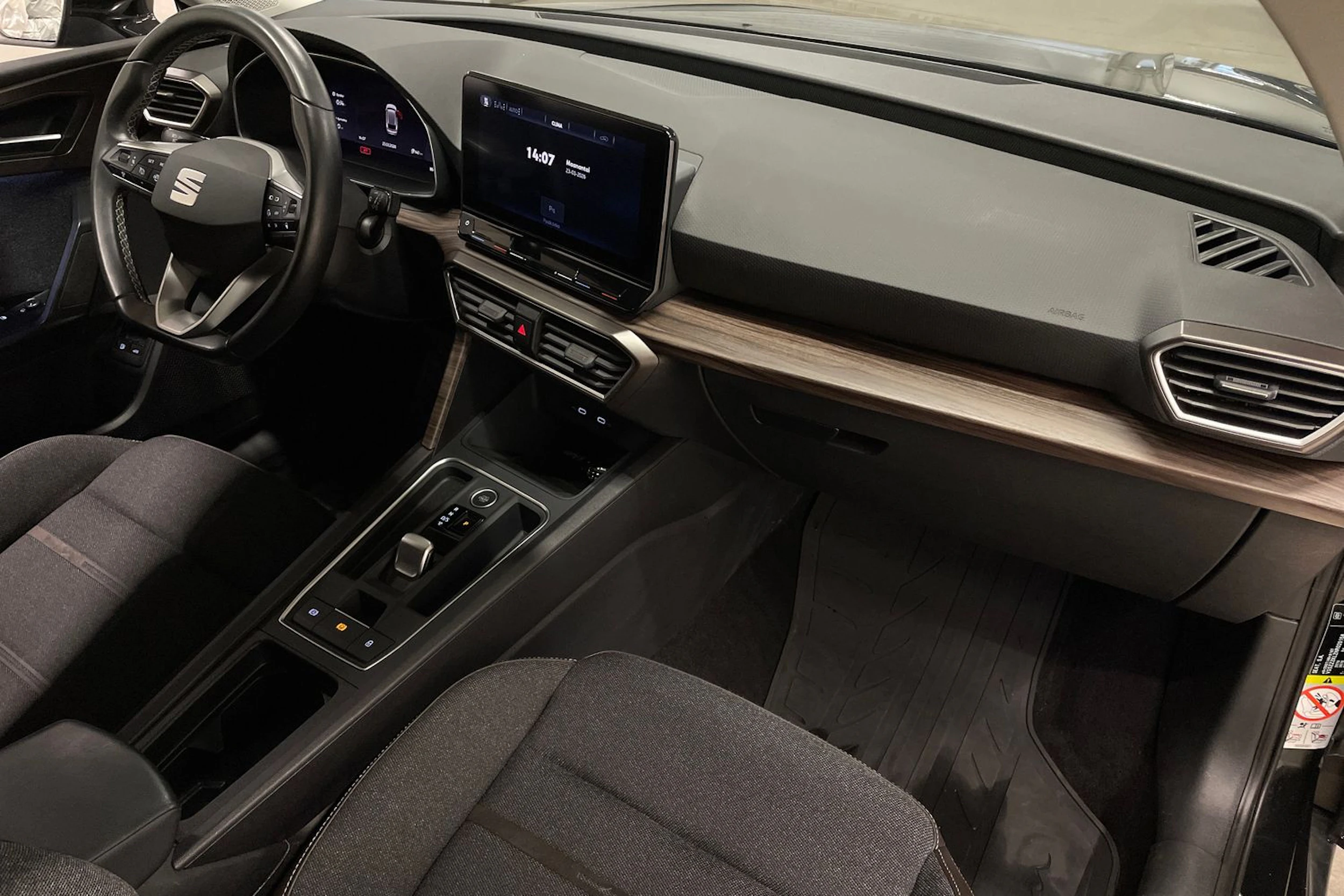 musta SEAT Leon Sportstourer 2022 kuva 26.