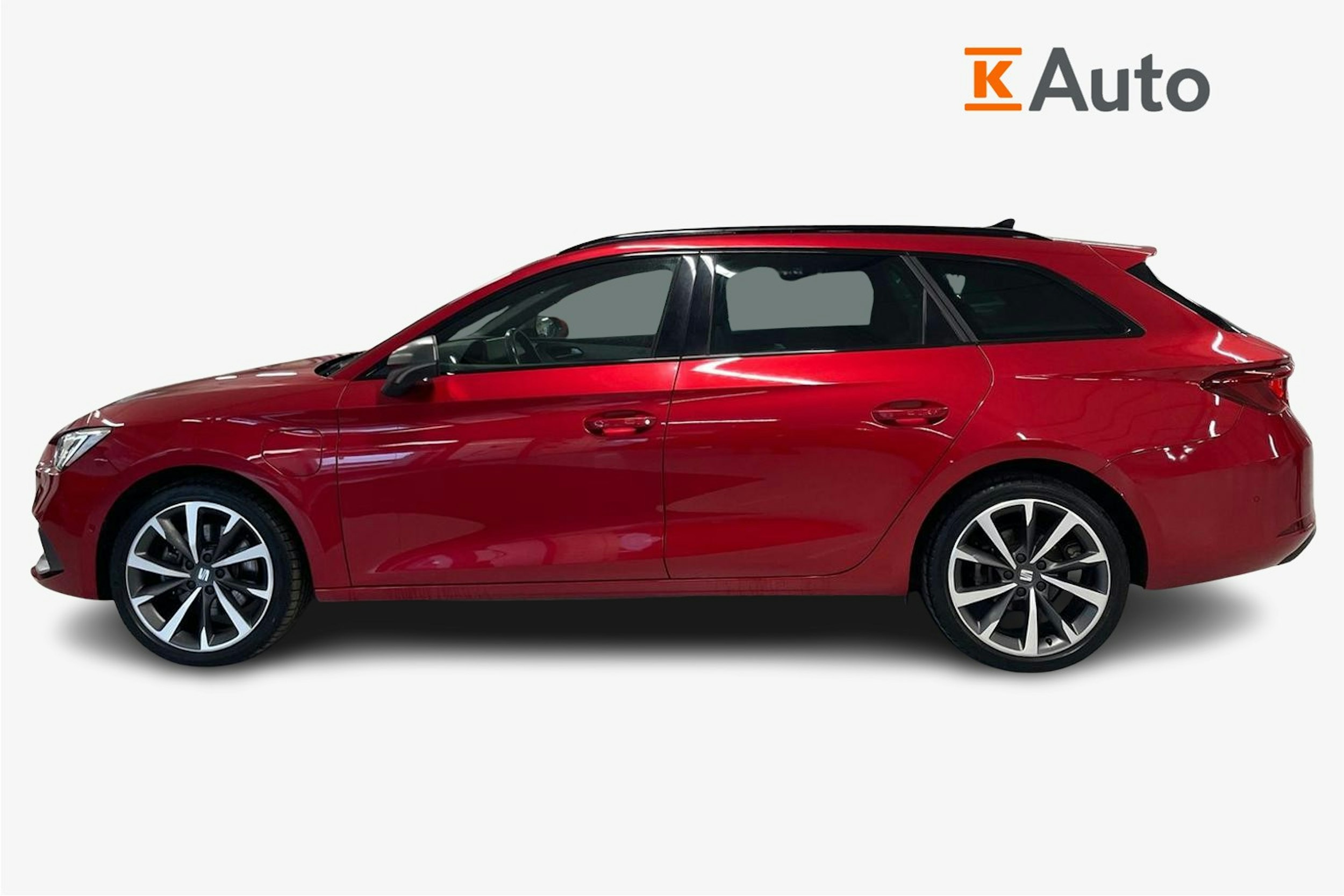 punainen SEAT Leon Sportstourer 2021 kuva 6.