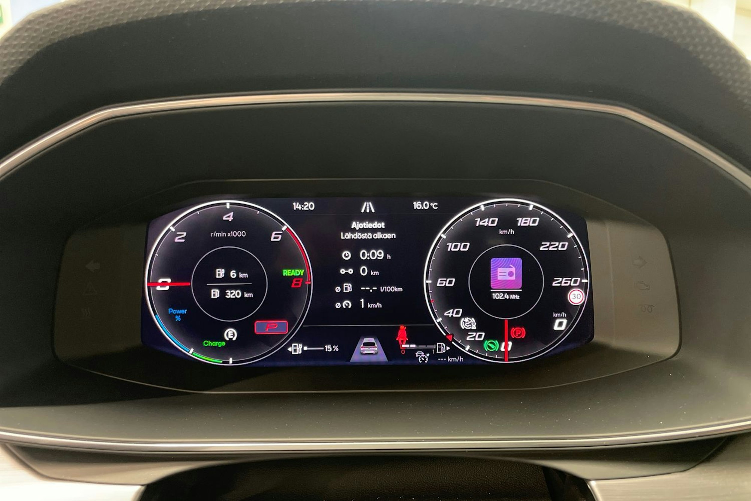 punainen SEAT Leon Sportstourer 2021 kuva 14.