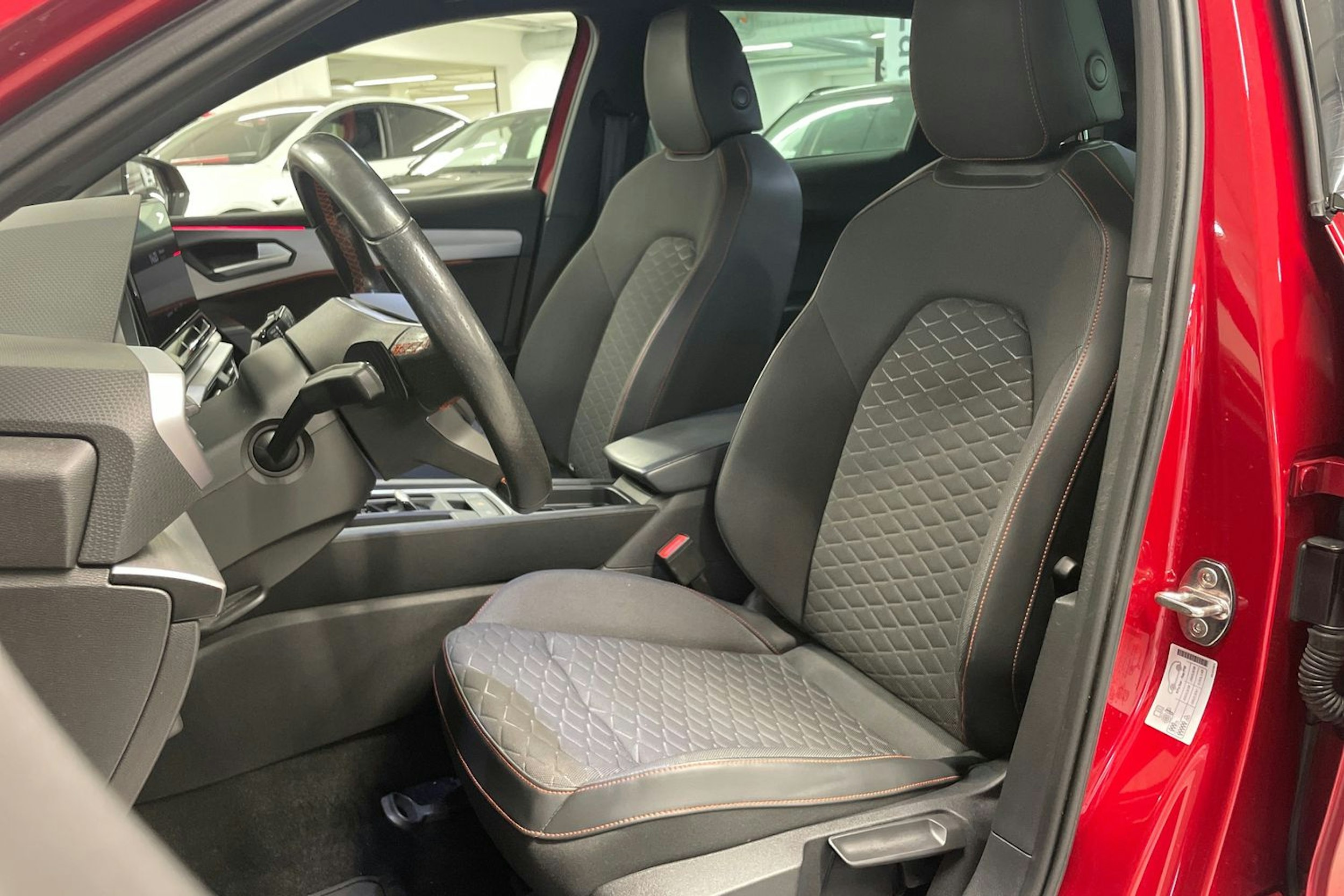 punainen SEAT Leon Sportstourer 2021 kuva 21.