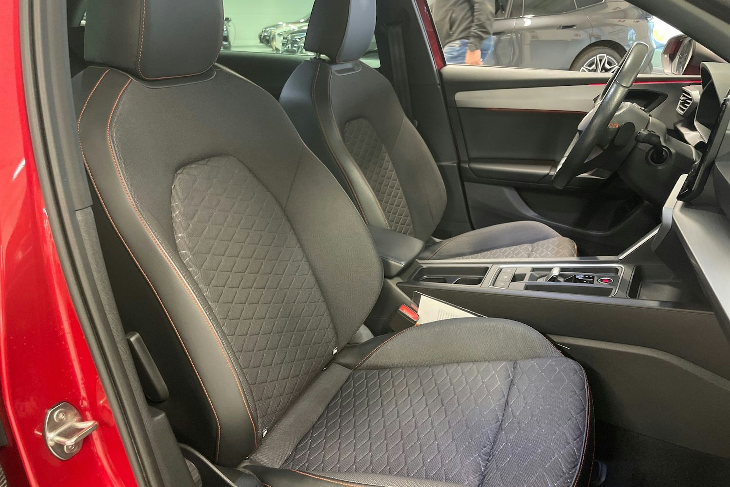 punainen SEAT Leon Sportstourer 2021 kuva 22.
