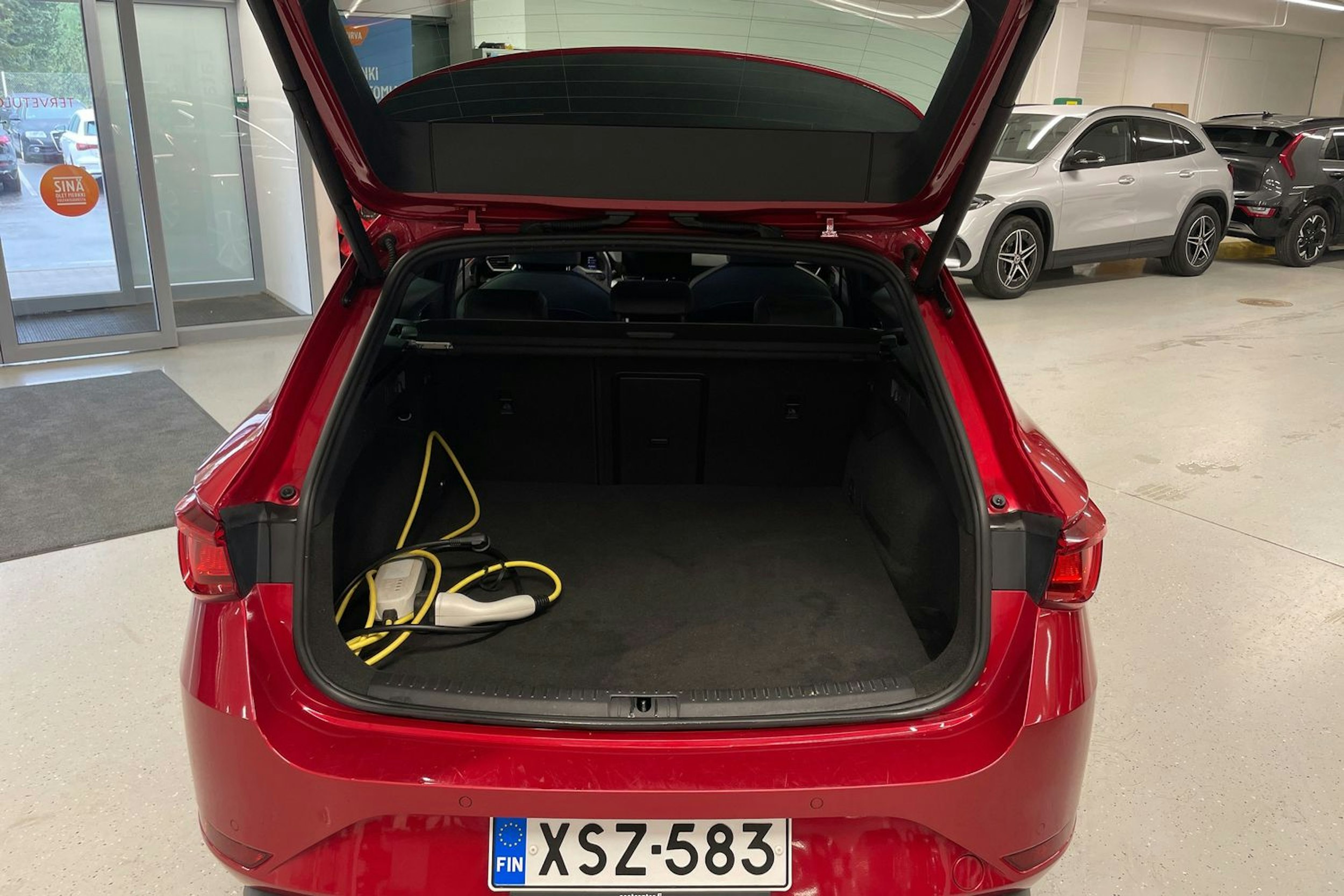 punainen SEAT Leon Sportstourer 2021 kuva 23.