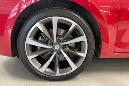 punainen SEAT Leon Sportstourer 2021 kuva 24.