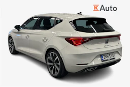 valkoinen SEAT Leon 2021 kuva 2.
