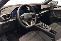 valkoinen SEAT Leon 2021 kuva 3.