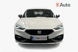 valkoinen SEAT Leon 2021 kuva 4.