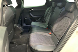 valkoinen SEAT Leon 2021 kuva 8.
