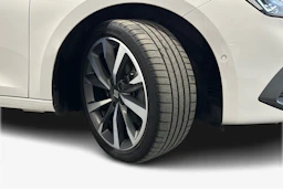 valkoinen SEAT Leon 2021 kuva 9.