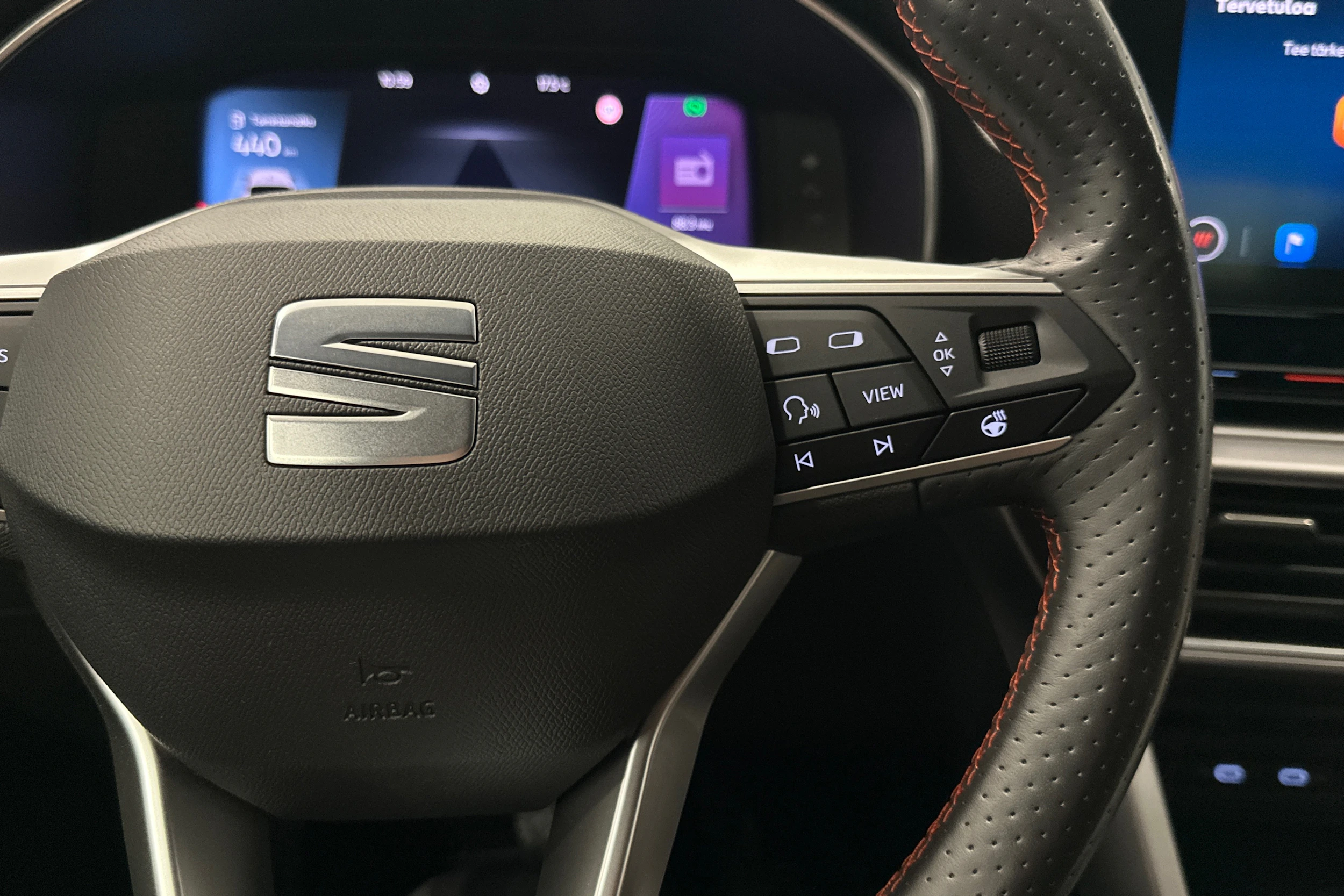 valkoinen SEAT Leon 2021 kuva 12.